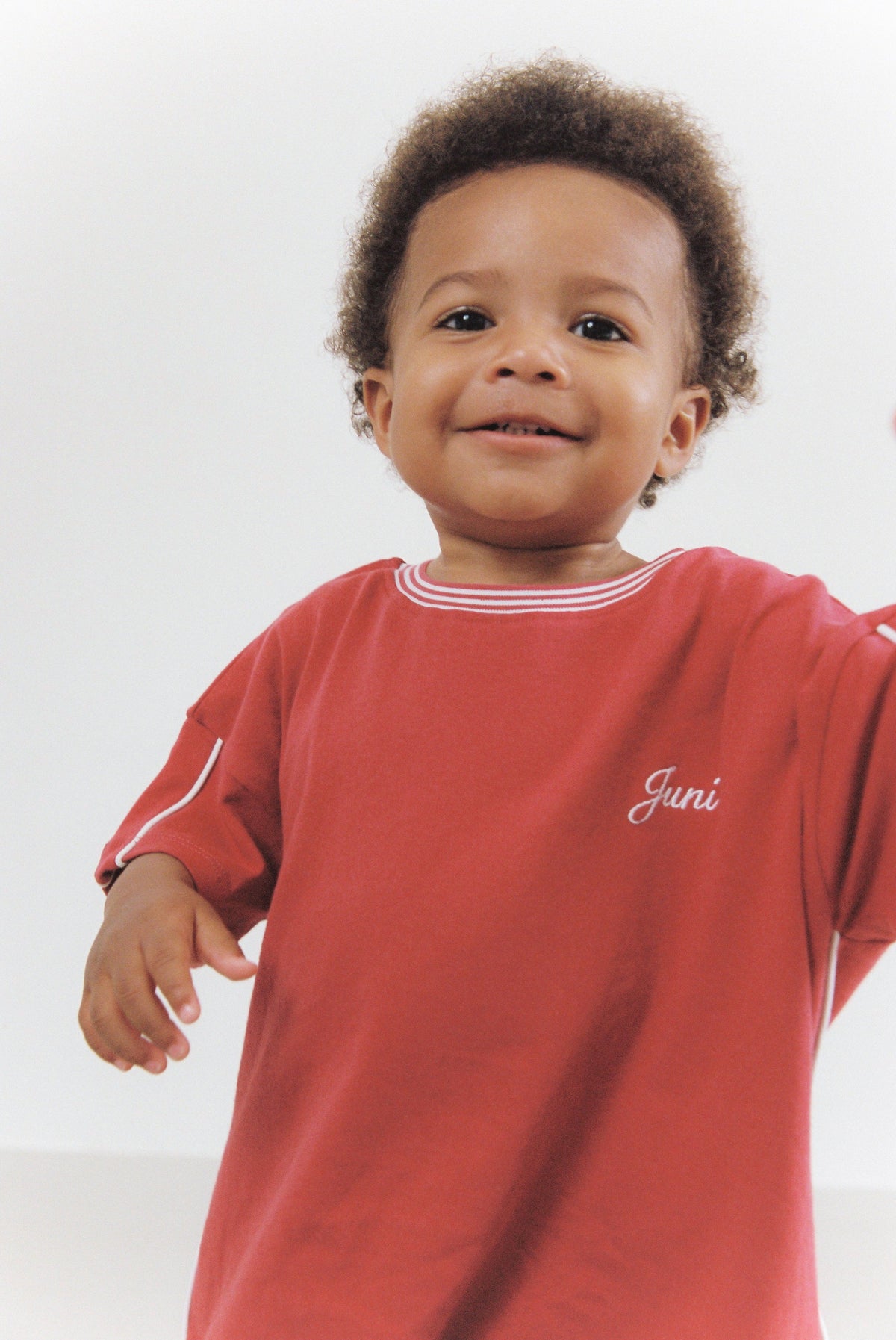 Juni Austin Tee in Red