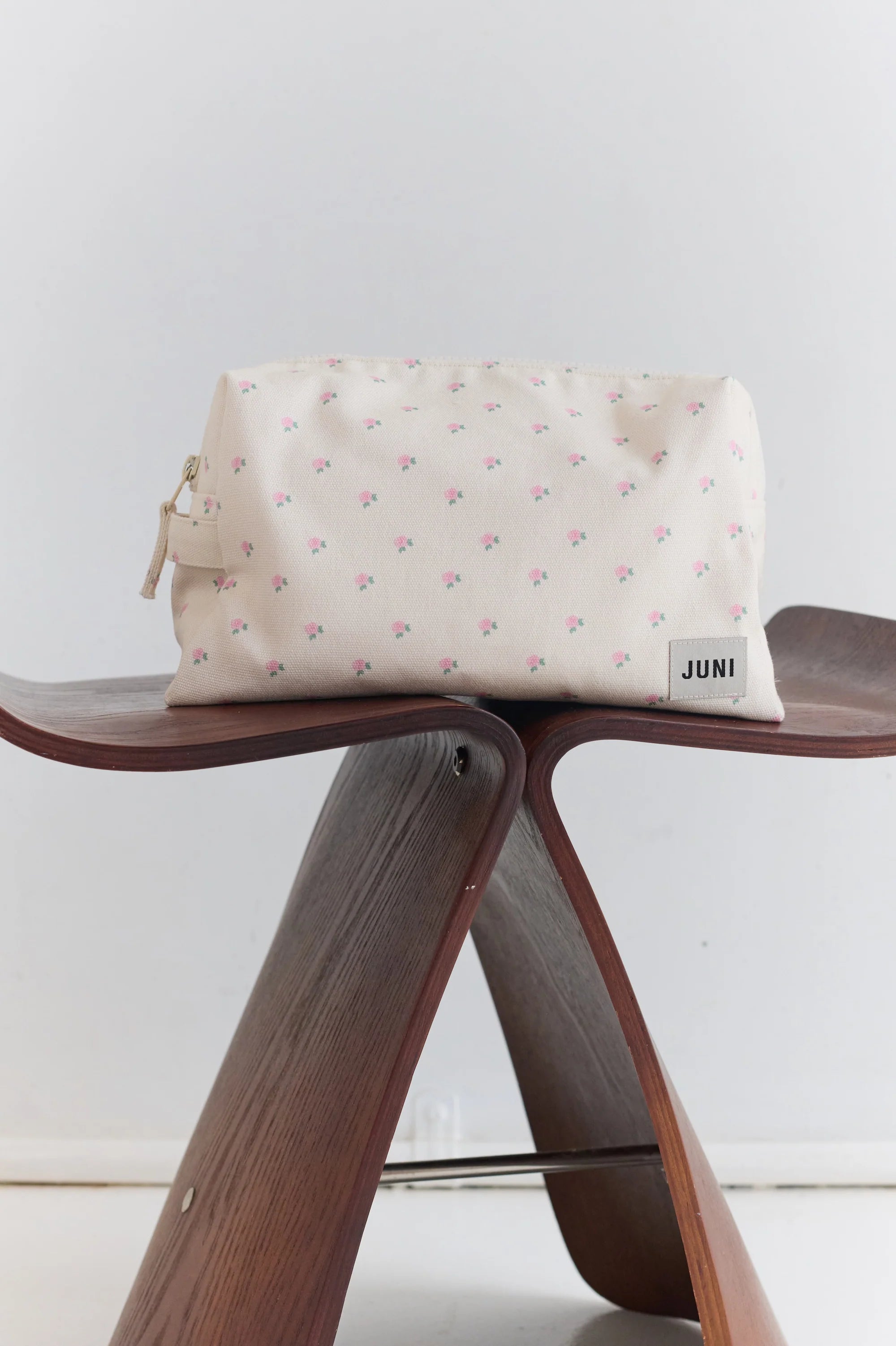 Juni The Essentials Pouch | Roses