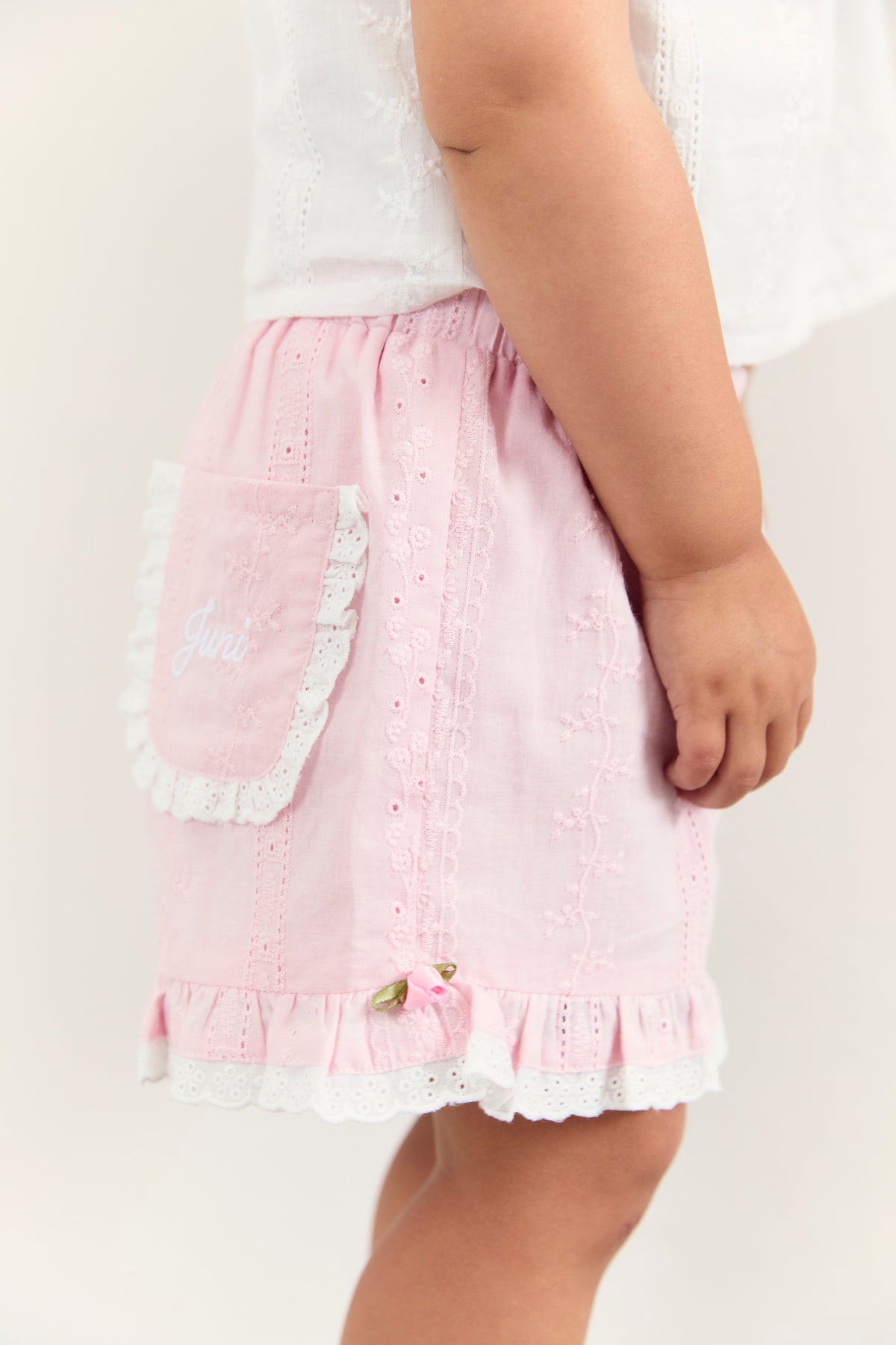 Juni Eloise Short in Pink