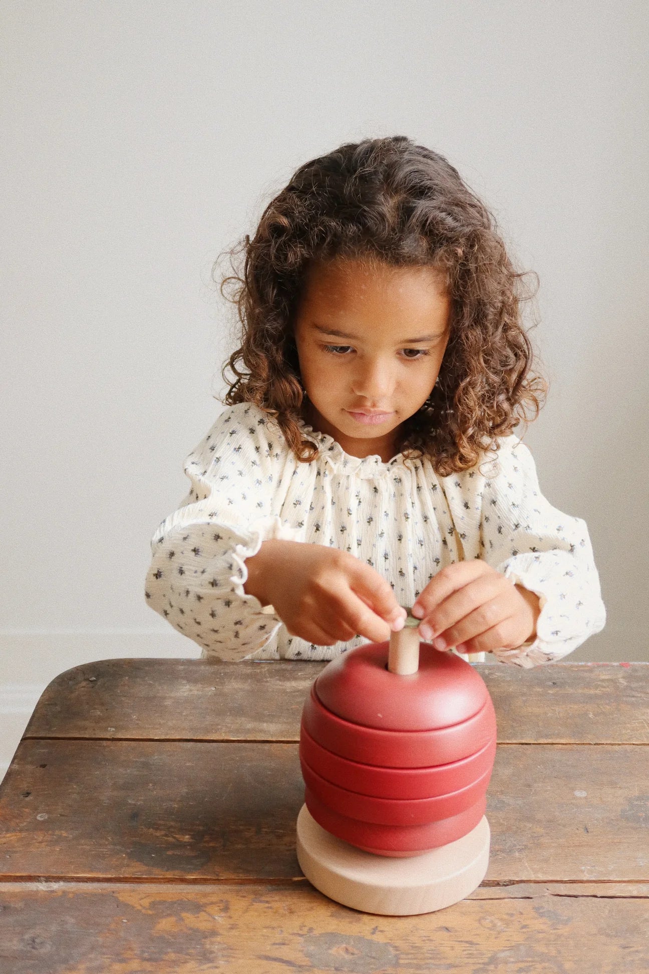 Konges Slojd Apple Stacking Toy - Dark Red / Moonlight